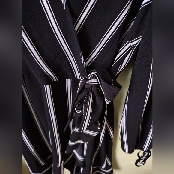 Band of Gypsies Women's Medium Black Pinstripe Faux Wrap Dress - Picture 13 of 16